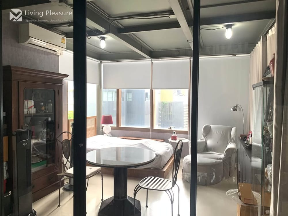 Spacious 2-Bedroom Duplex for Sale/Rent at The Emporio Place, Near BTS Phrom Phong 8