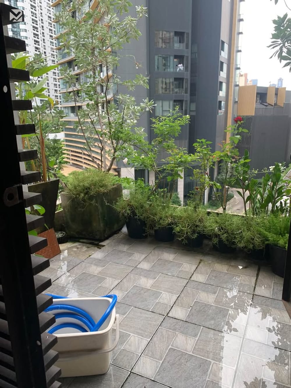 Spacious 2-Bedroom Duplex for Sale/Rent at The Emporio Place, Near BTS Phrom Phong 17