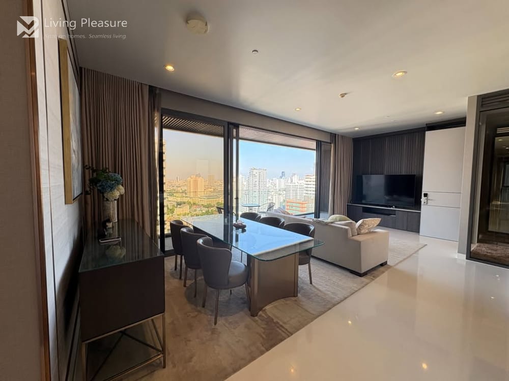 2-Bedroom Condo for Rent in Vittorio Sukhumvit 39 with City View near BTS Phrom Phong 1