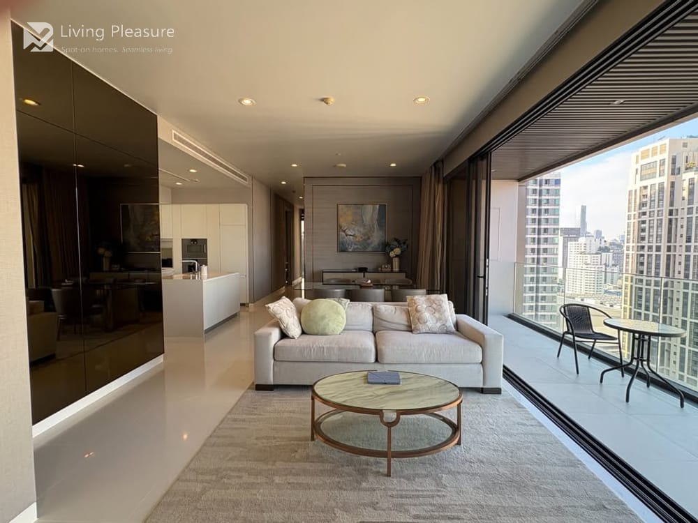 2-Bedroom Condo for Rent in Vittorio Sukhumvit 39 with City View near BTS Phrom Phong 2