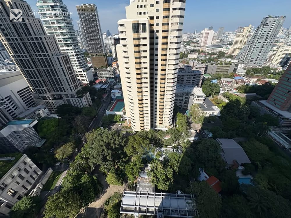 2-Bedroom Condo for Rent in Vittorio Sukhumvit 39 with City View near BTS Phrom Phong 7