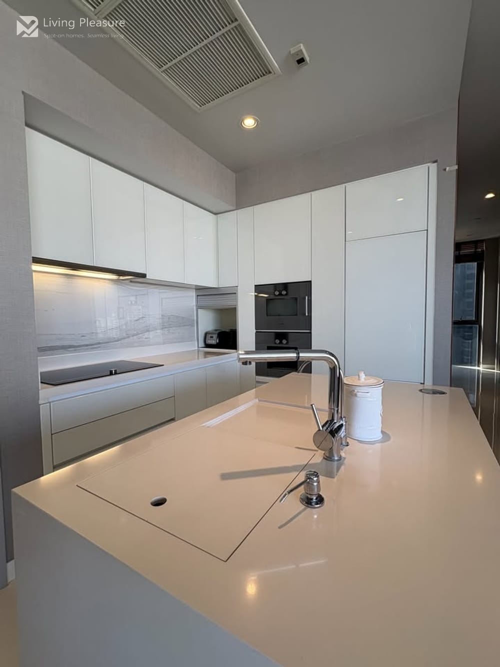 2-Bedroom Condo for Rent in Vittorio Sukhumvit 39 with City View near BTS Phrom Phong 10