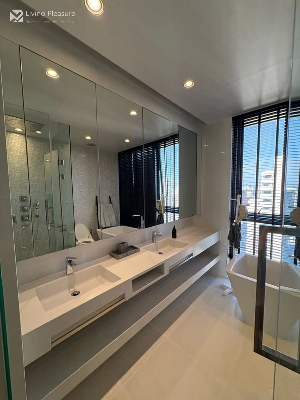 2-Bedroom Condo for Rent in Vittorio Sukhumvit 39 with City View near BTS Phrom Phong 16