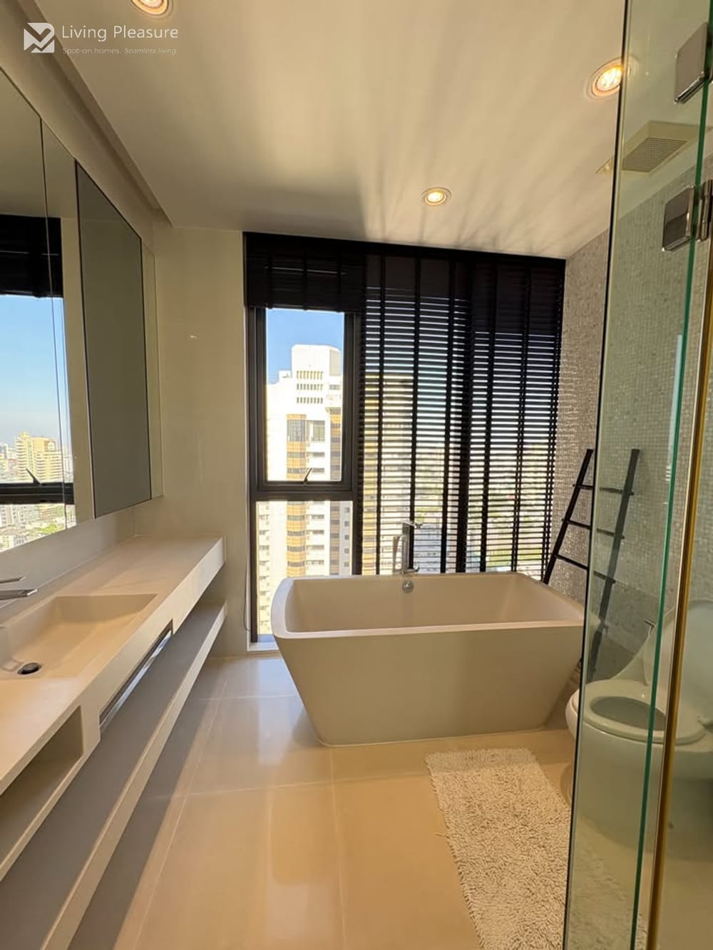 2-Bedroom Condo for Rent in Vittorio Sukhumvit 39 with City View near BTS Phrom Phong 18