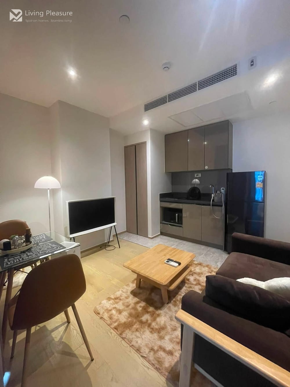 For Rent: Modern Condo at Ashton Asoke-Rama 9 near MRT Rama 9 5