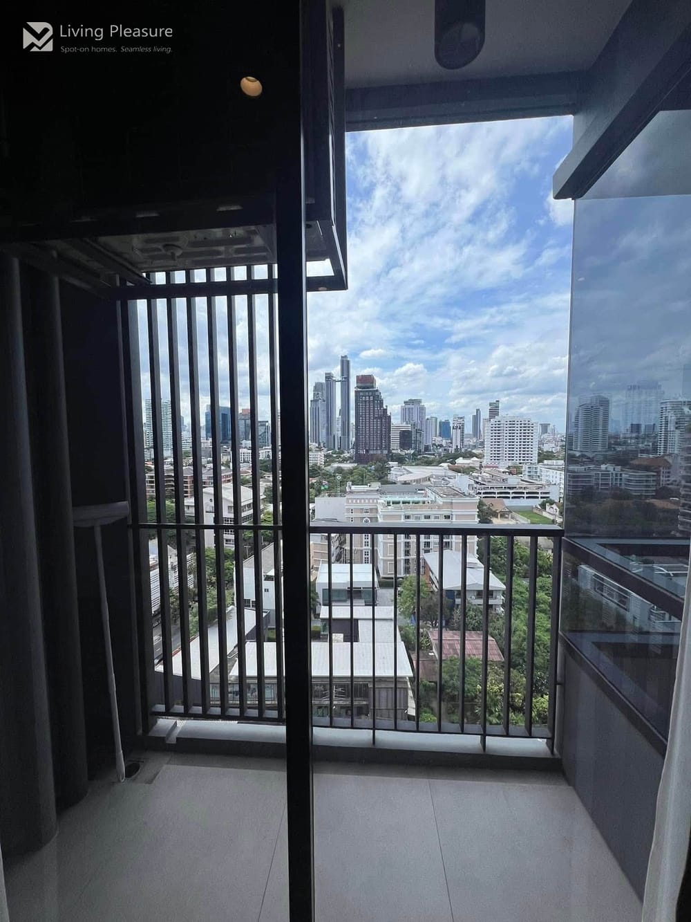 1-Bedroom Condo for Rent at MARU Ekkamai 2 - Pet Friendly, Near BTS Ekkamai 9