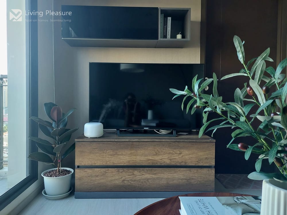 1-Bedroom Condo for Rent at Rhythm Asoke 2 Near MRT Phra Ram 9 in Huai Khwang, Bangkok 3