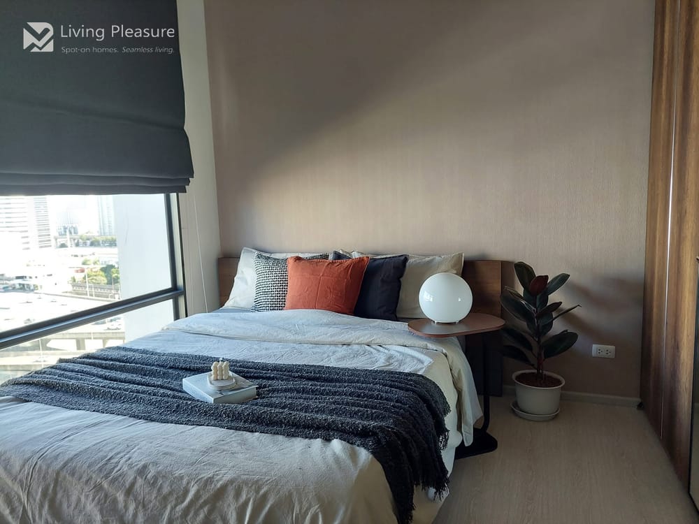 1-Bedroom Condo for Rent at Rhythm Asoke 2 Near MRT Phra Ram 9 in Huai Khwang, Bangkok 4