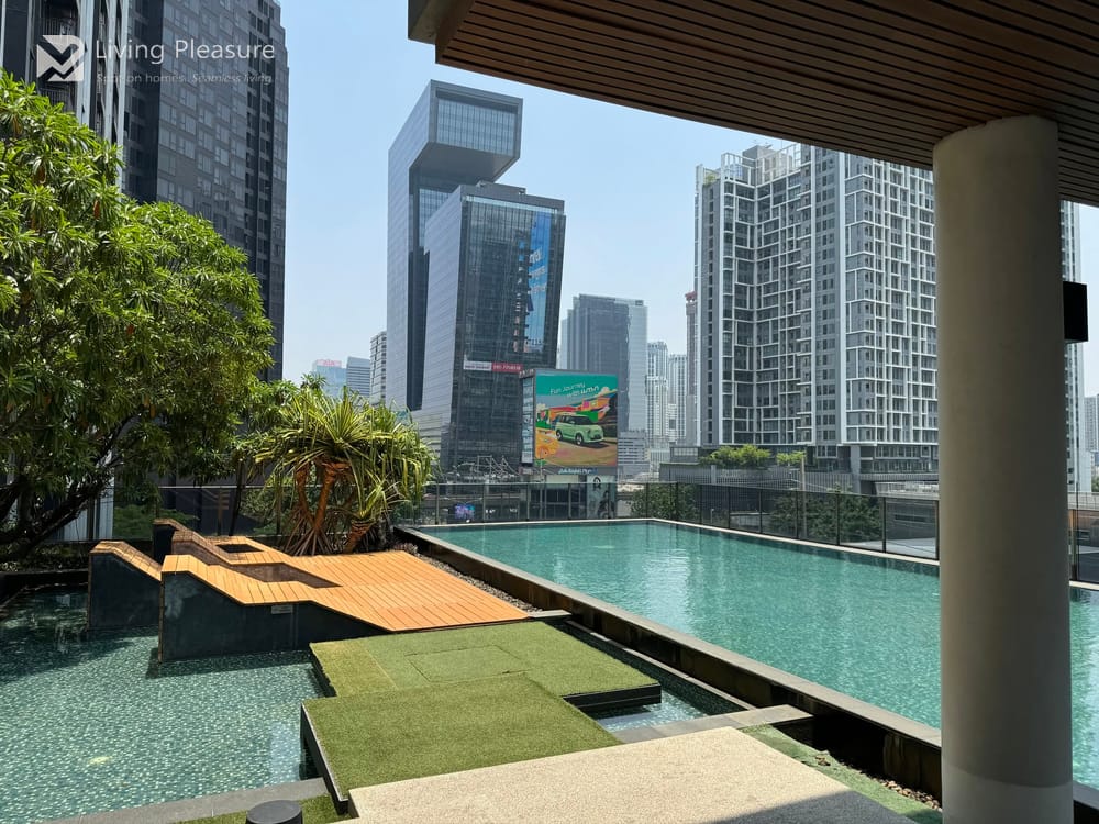 1-Bedroom Condo for Rent at Rhythm Asoke 2 Near MRT Phra Ram 9 in Huai Khwang, Bangkok 11