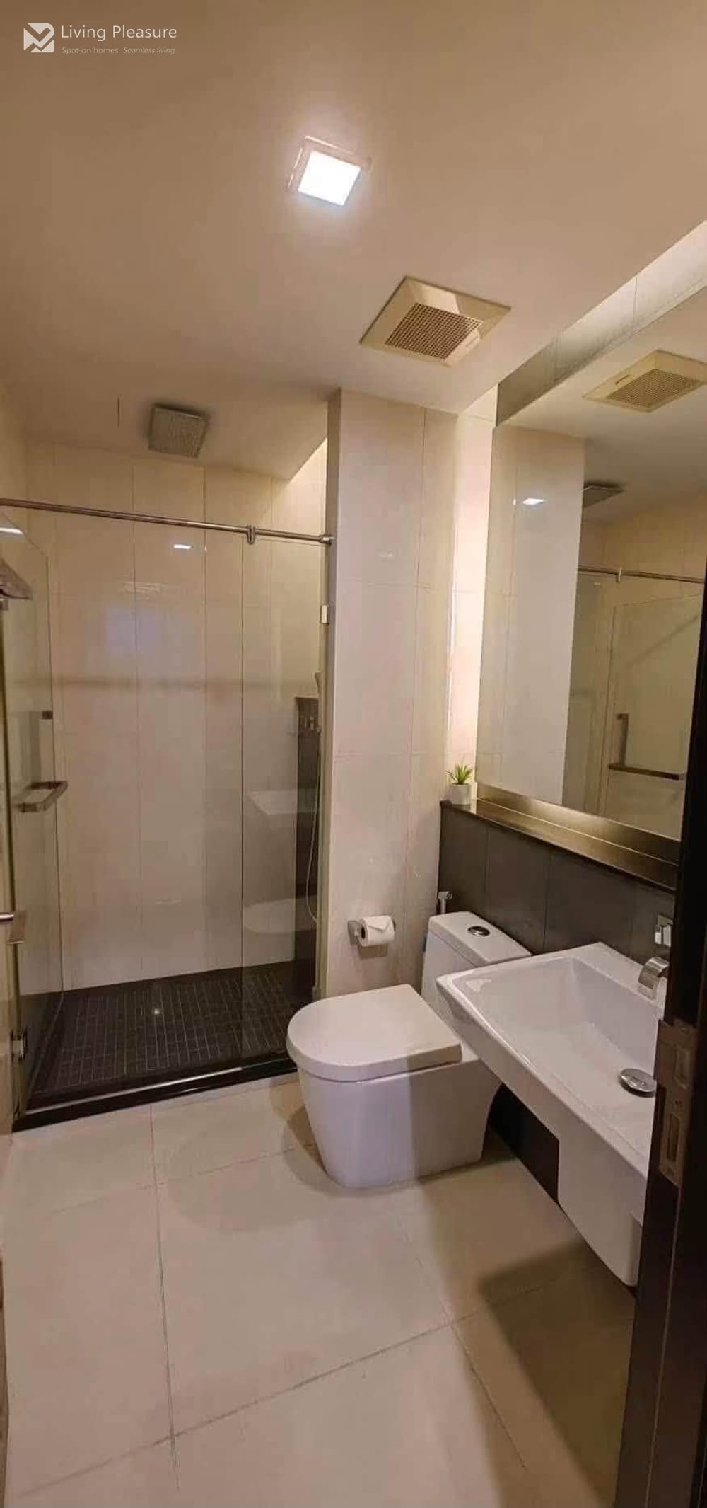 Modern Studio for Rent at Ivy Ampio with City View near MRT Thailand Cultural Centre 5