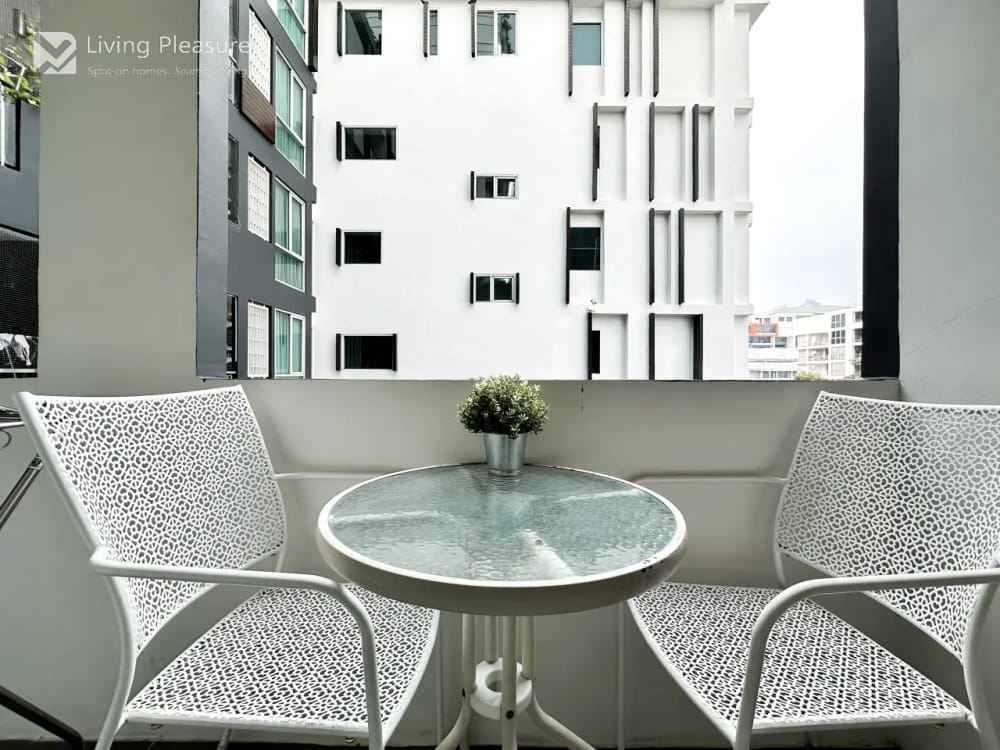 Interlux Premier 17