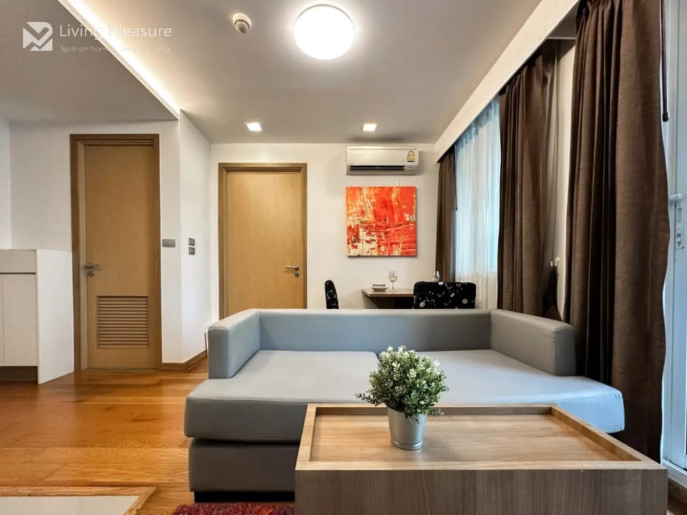Interlux Premier 5