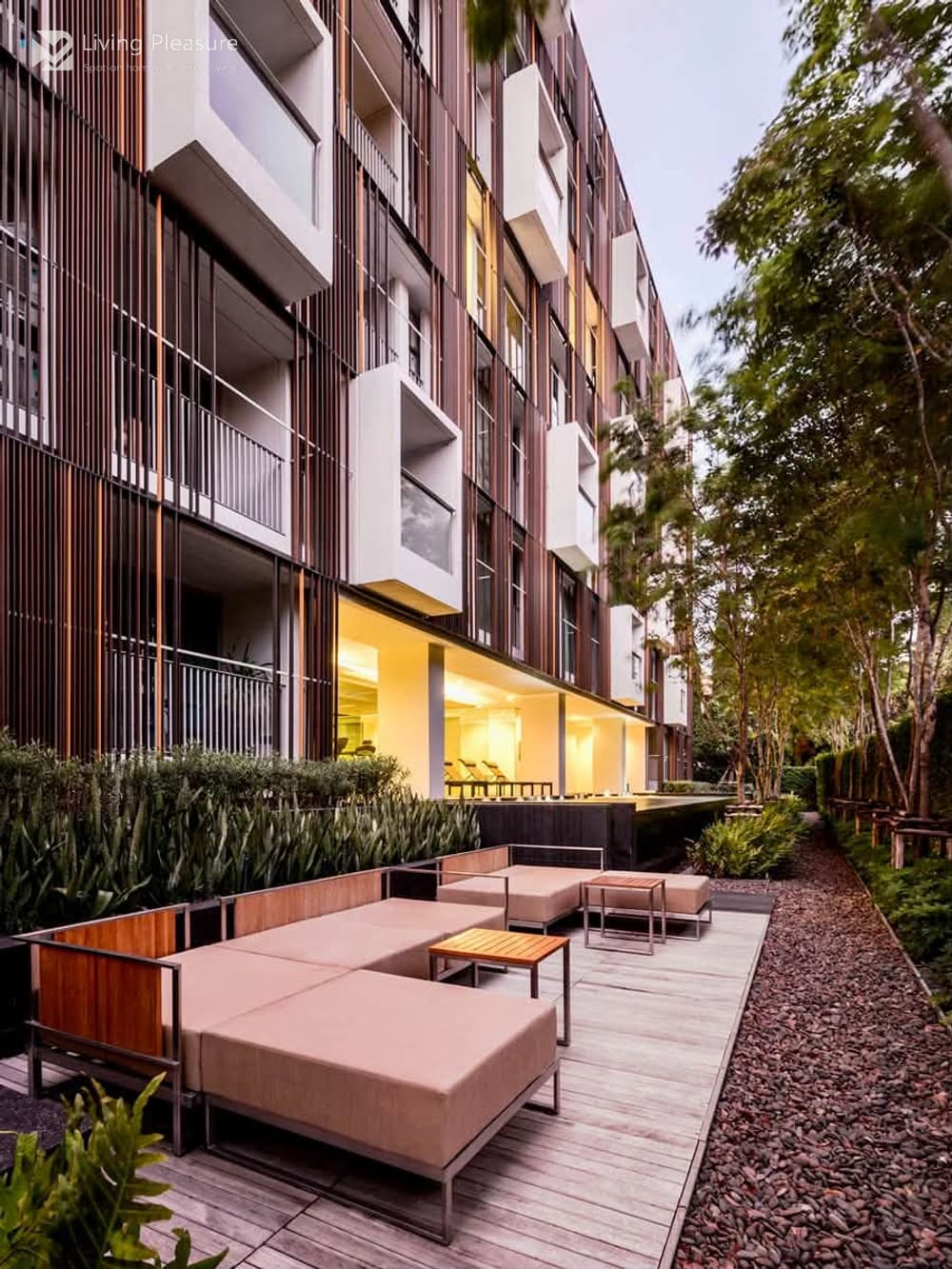 2-Bedroom Condo for Rent at Via 31, Upper Sukhumvit - Pet Friendly, Near BTS Phrom Phong 25