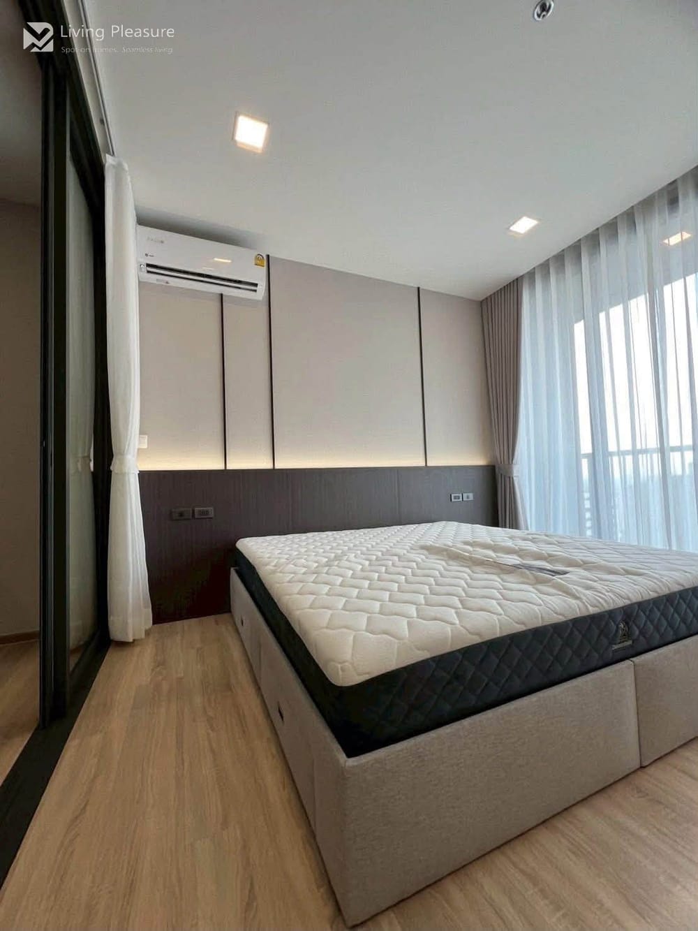 Luxury 1-Bedroom Condo for Rent at XT Phayathai with City View - 0.5 km to ARL Ratchaprarop 4
