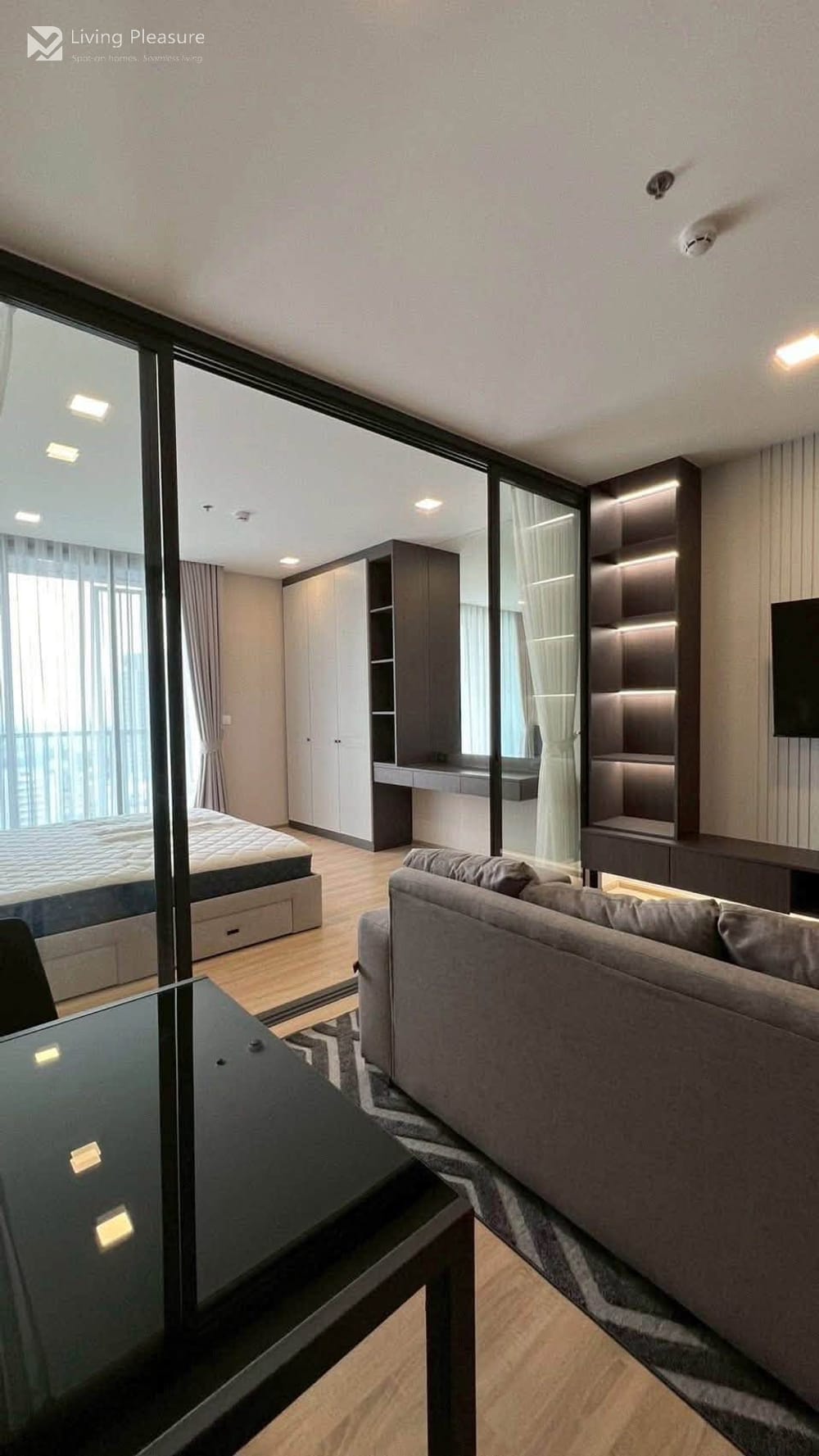 Luxury 1-Bedroom Condo for Rent at XT Phayathai with City View - 0.5 km to ARL Ratchaprarop 3