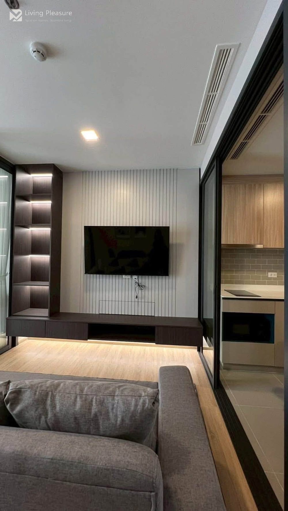 Luxury 1-Bedroom Condo for Rent at XT Phayathai with City View - 0.5 km to ARL Ratchaprarop 2