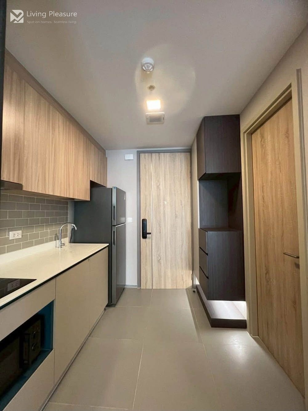 Luxury 1-Bedroom Condo for Rent at XT Phayathai with City View - 0.5 km to ARL Ratchaprarop 7