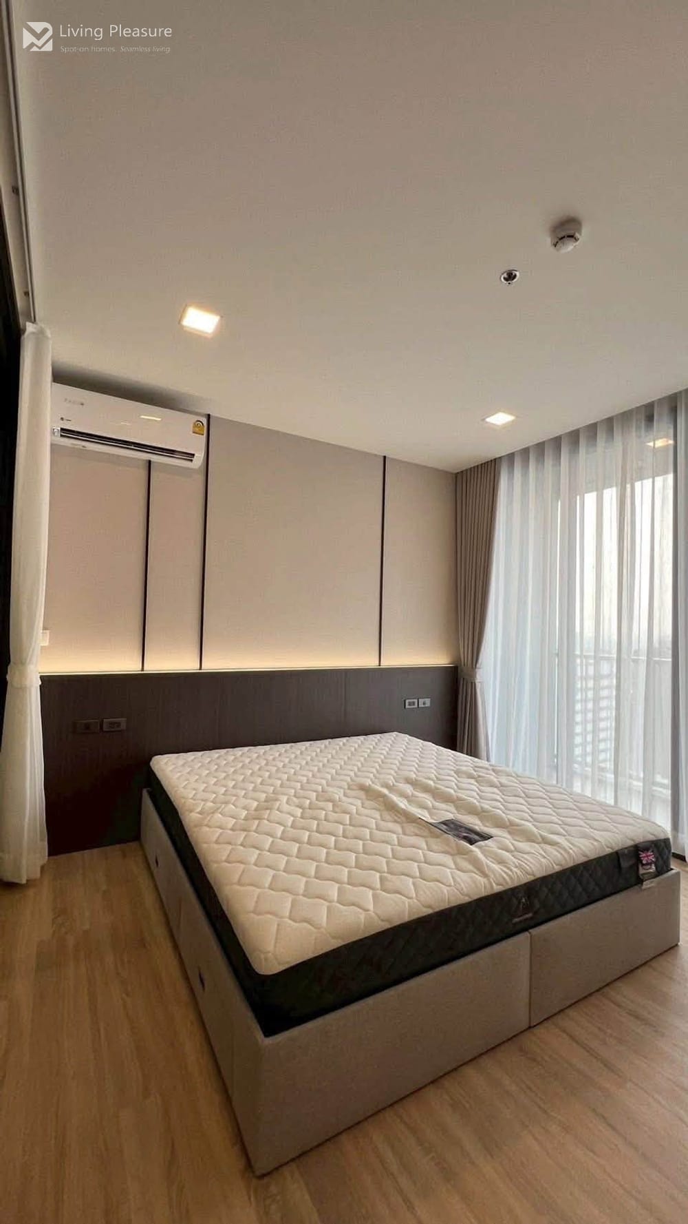 Luxury 1-Bedroom Condo for Rent at XT Phayathai with City View - 0.5 km to ARL Ratchaprarop 5