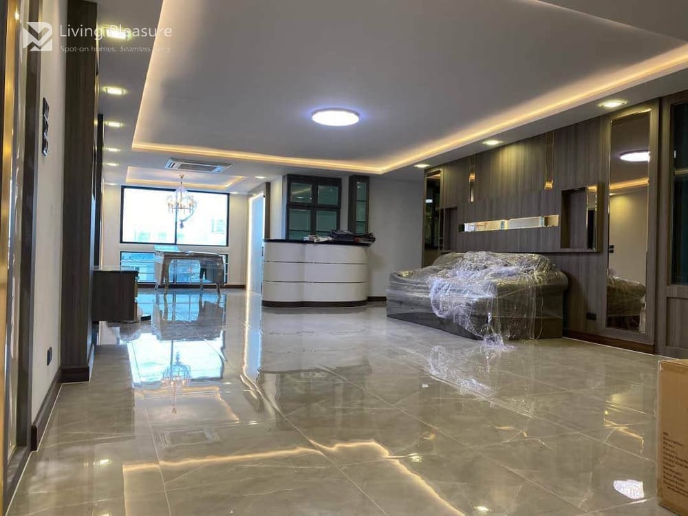 3-Bedroom Pet-Friendly Condo for Rent at President Park Sukhumvit 24 Near MRT Queen Sirikit 2