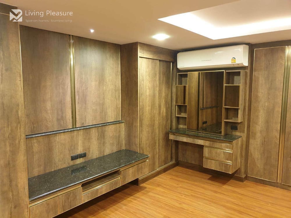 3-Bedroom Pet-Friendly Condo for Rent at President Park Sukhumvit 24 Near MRT Queen Sirikit 7
