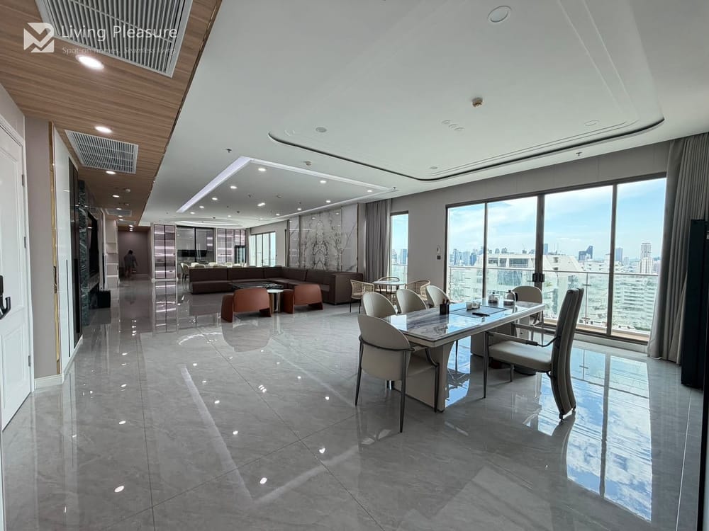 Spacious 4-Bedroom House for Sale in Supalai Oriental Sukhumvit 39, Bangkok - Near MRT Phetchaburi 1