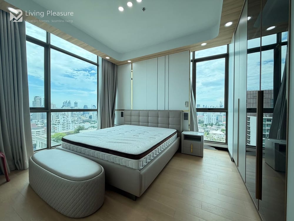 Spacious 4-Bedroom House for Sale in Supalai Oriental Sukhumvit 39, Bangkok - Near MRT Phetchaburi 6