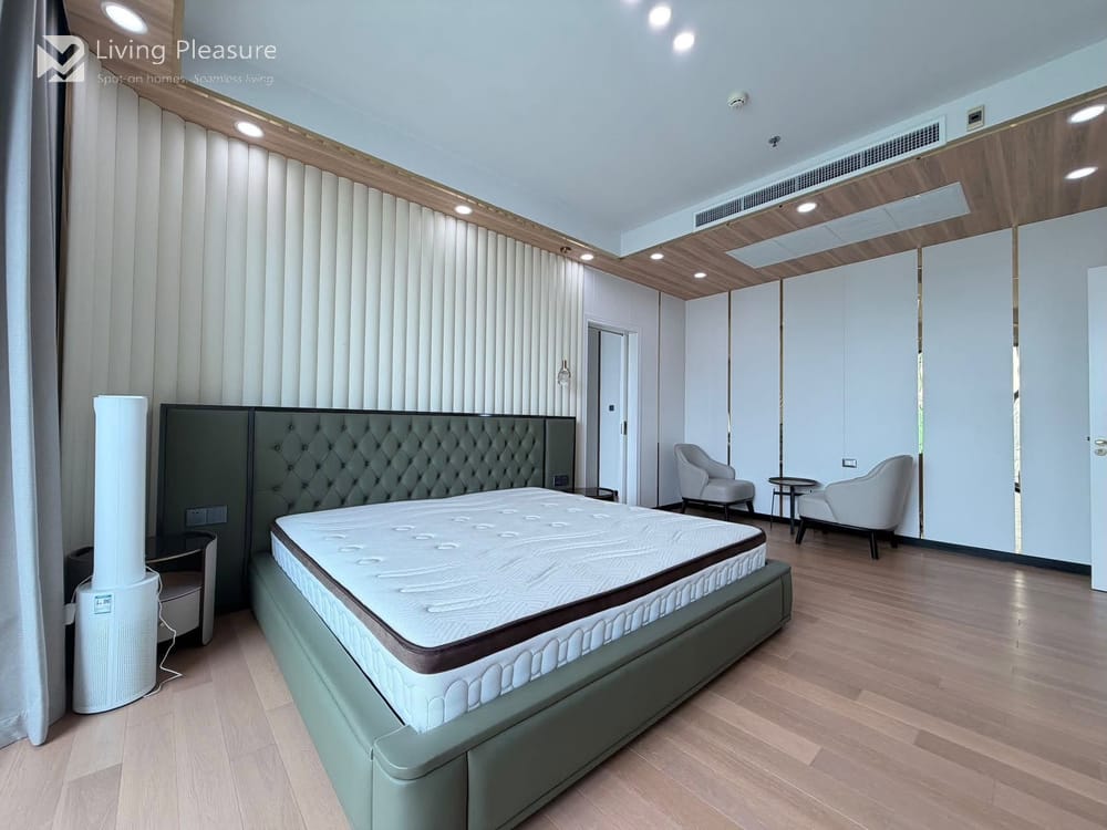 Spacious 4-Bedroom House for Sale in Supalai Oriental Sukhumvit 39, Bangkok - Near MRT Phetchaburi 8