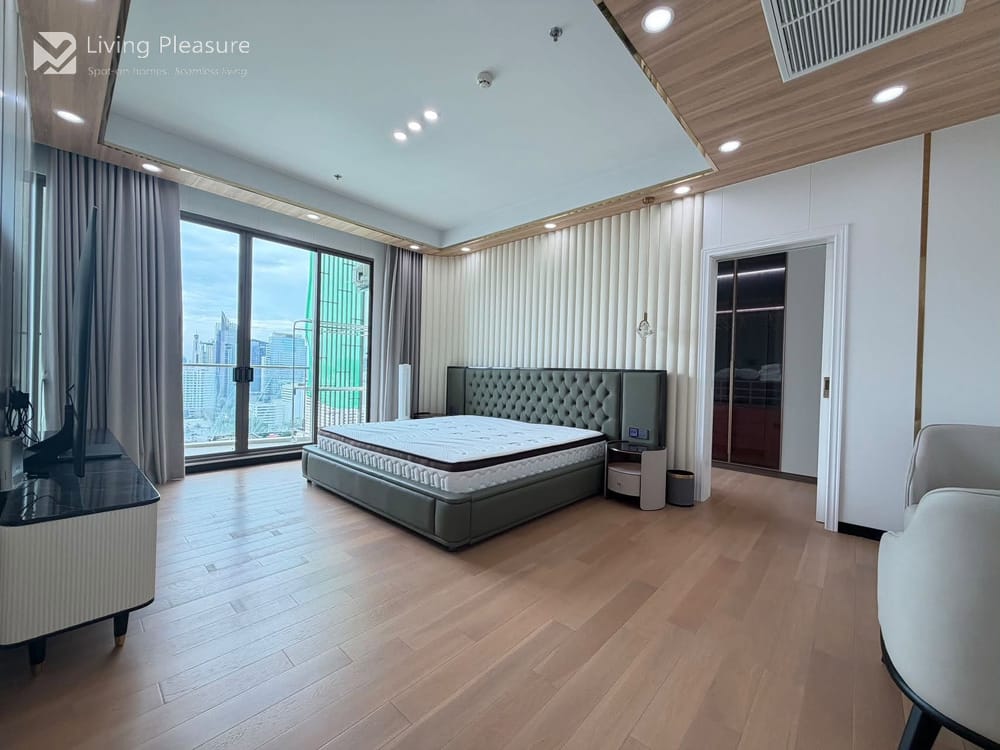 Spacious 4-Bedroom House for Sale in Supalai Oriental Sukhumvit 39, Bangkok - Near MRT Phetchaburi 9
