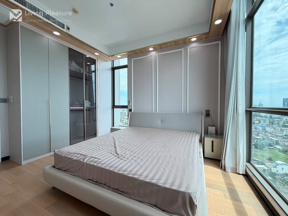 Spacious 4-Bedroom House for Sale in Supalai Oriental Sukhumvit 39, Bangkok - Near MRT Phetchaburi 13