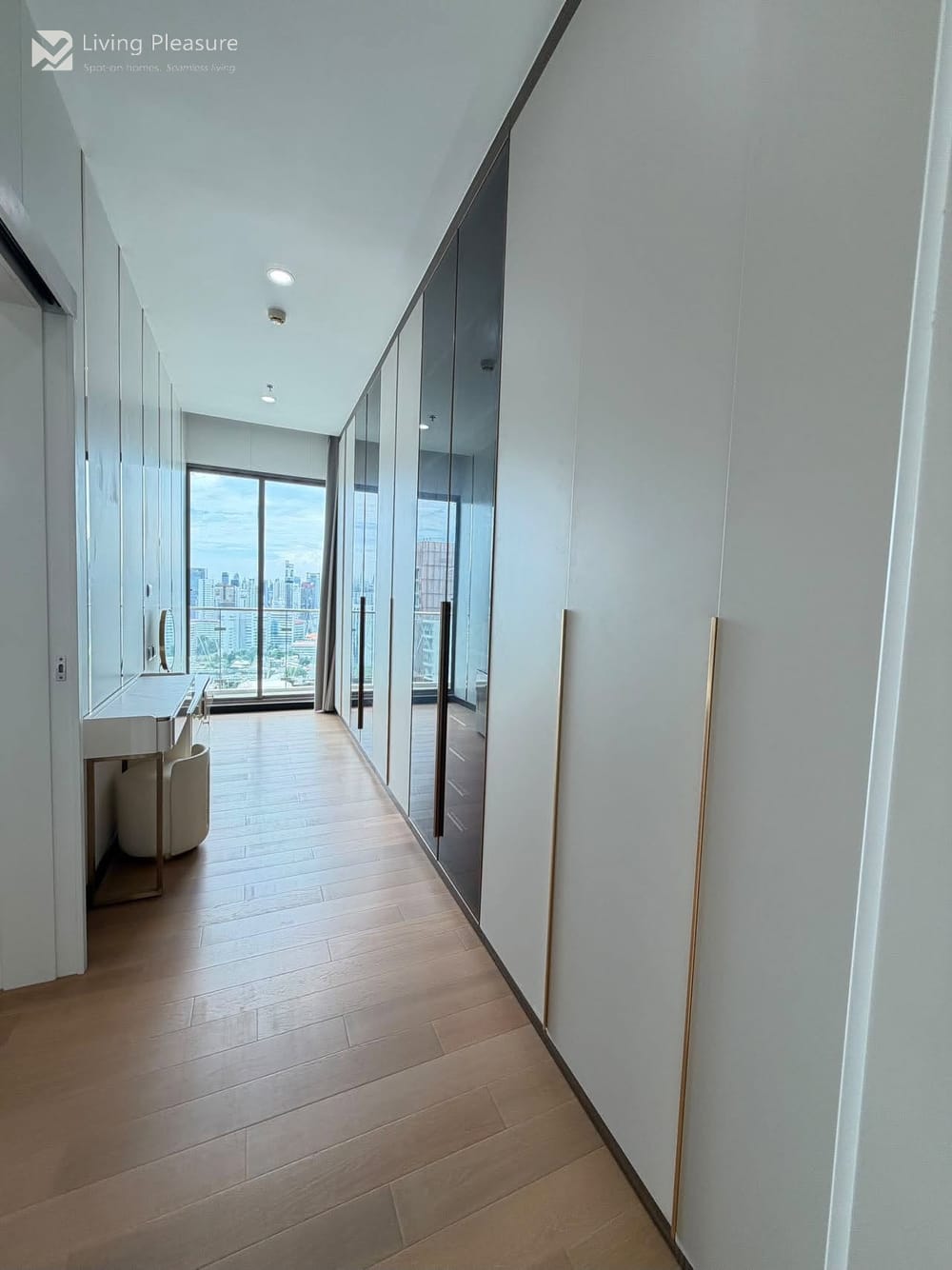 Spacious 4-Bedroom House for Sale in Supalai Oriental Sukhumvit 39, Bangkok - Near MRT Phetchaburi 20