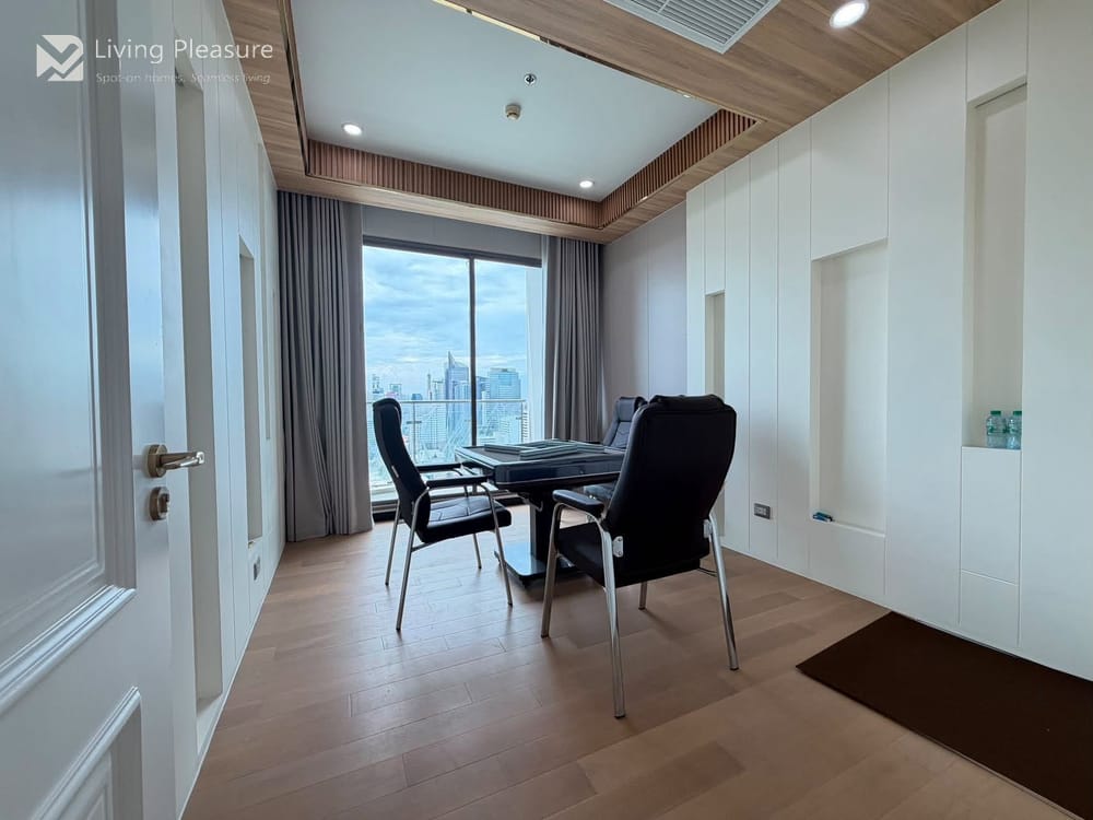 Spacious 4-Bedroom House for Sale in Supalai Oriental Sukhumvit 39, Bangkok - Near MRT Phetchaburi 21