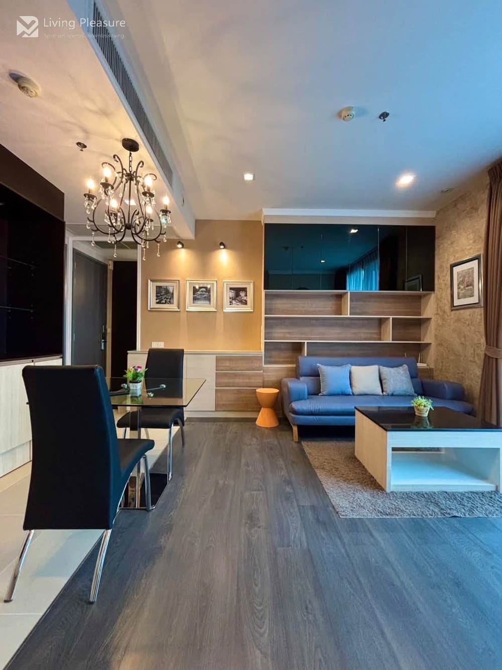 1 Bedroom Condo for Rent at Edge Sukhumvit 23 - City View, Steps from MRT Sukhumvit 1