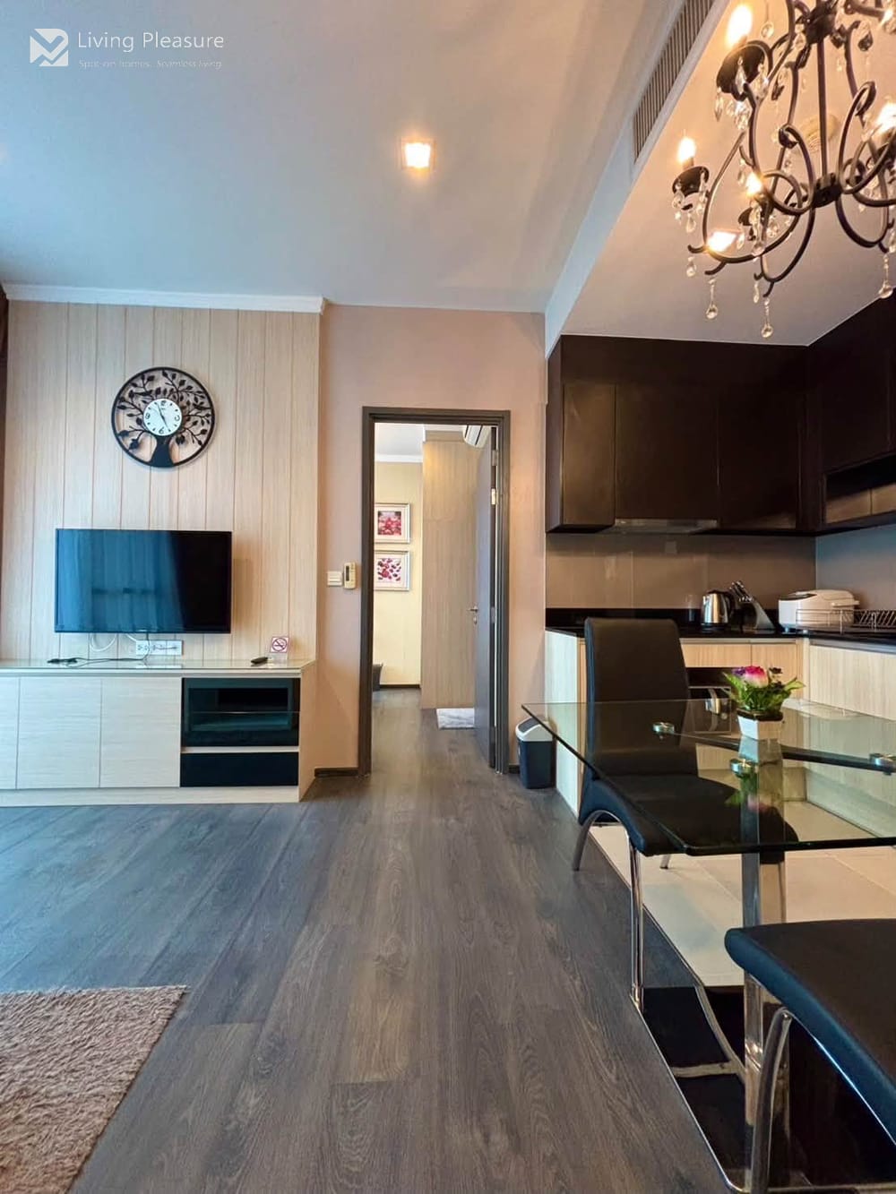 1 Bedroom Condo for Rent at Edge Sukhumvit 23 - City View, Steps from MRT Sukhumvit 6