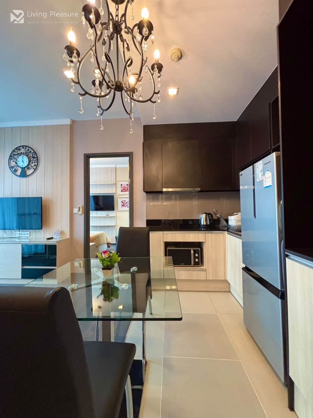 1 Bedroom Condo for Rent at Edge Sukhumvit 23 - City View, Steps from MRT Sukhumvit 8
