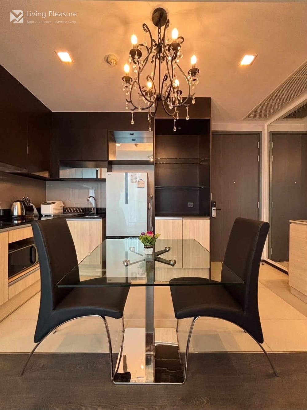 1 Bedroom Condo for Rent at Edge Sukhumvit 23 - City View, Steps from MRT Sukhumvit 9