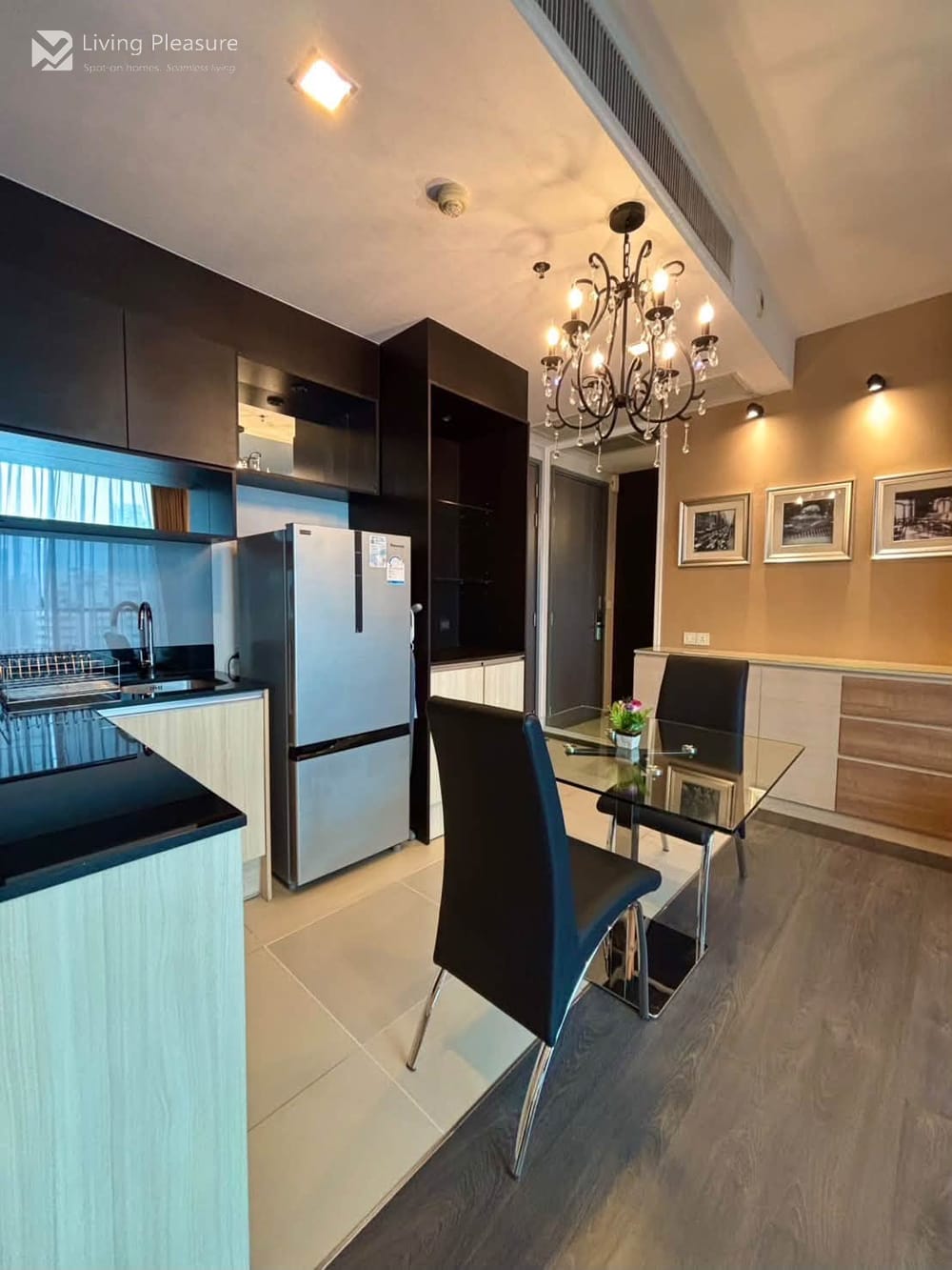 1 Bedroom Condo for Rent at Edge Sukhumvit 23 - City View, Steps from MRT Sukhumvit 10