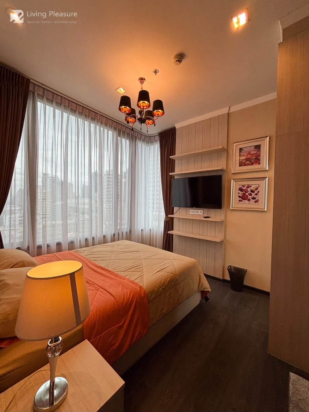 1 Bedroom Condo for Rent at Edge Sukhumvit 23 - City View, Steps from MRT Sukhumvit 14