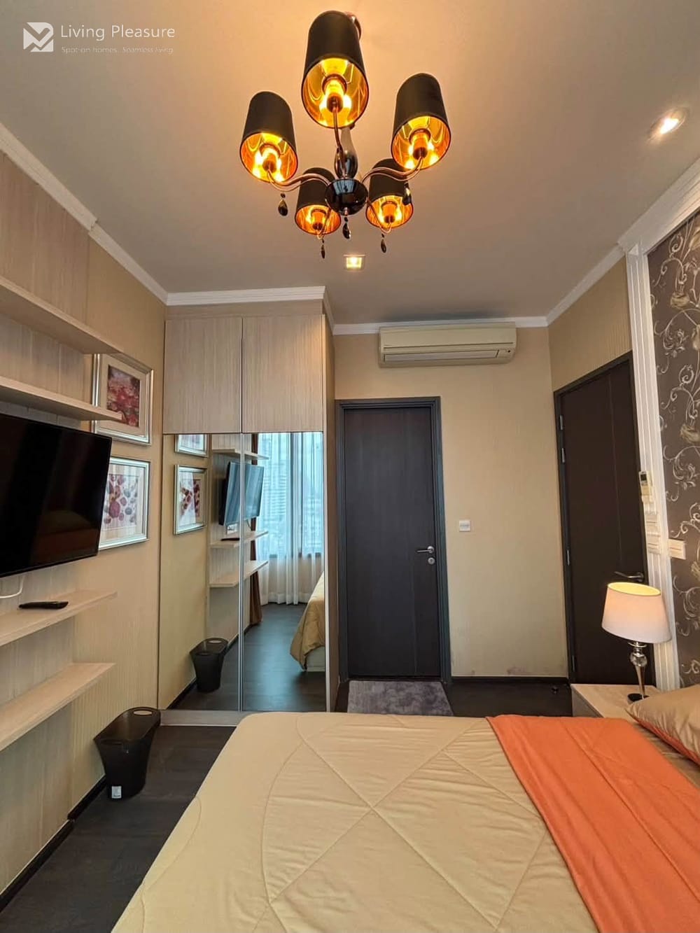 1 Bedroom Condo for Rent at Edge Sukhumvit 23 - City View, Steps from MRT Sukhumvit 19