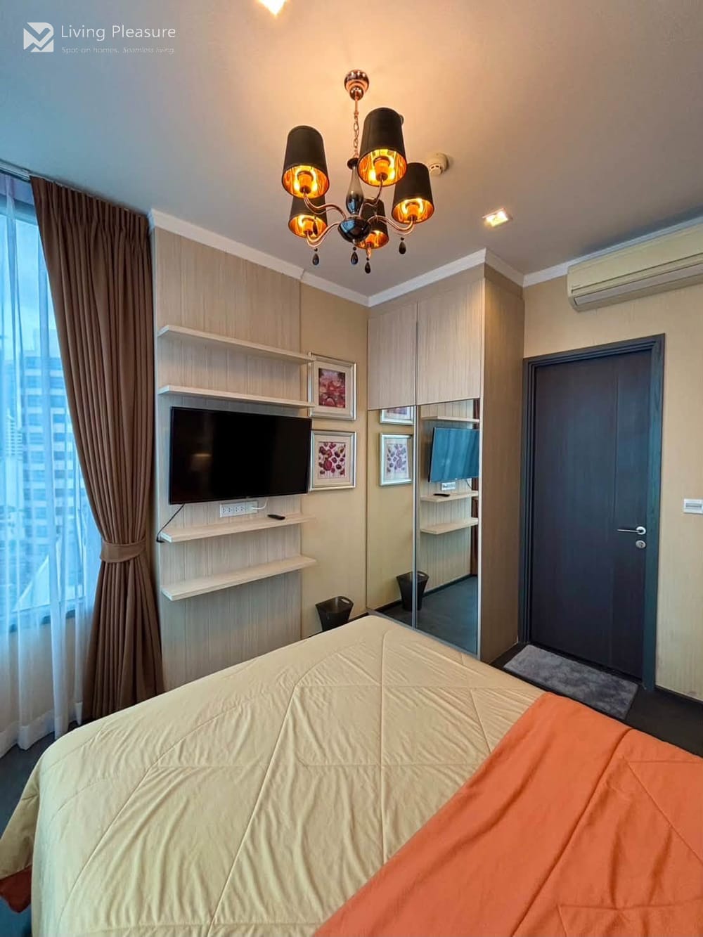 1 Bedroom Condo for Rent at Edge Sukhumvit 23 - City View, Steps from MRT Sukhumvit 20