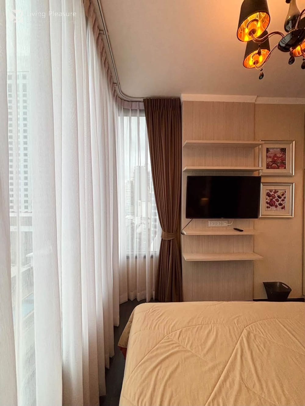 1 Bedroom Condo for Rent at Edge Sukhumvit 23 - City View, Steps from MRT Sukhumvit 21