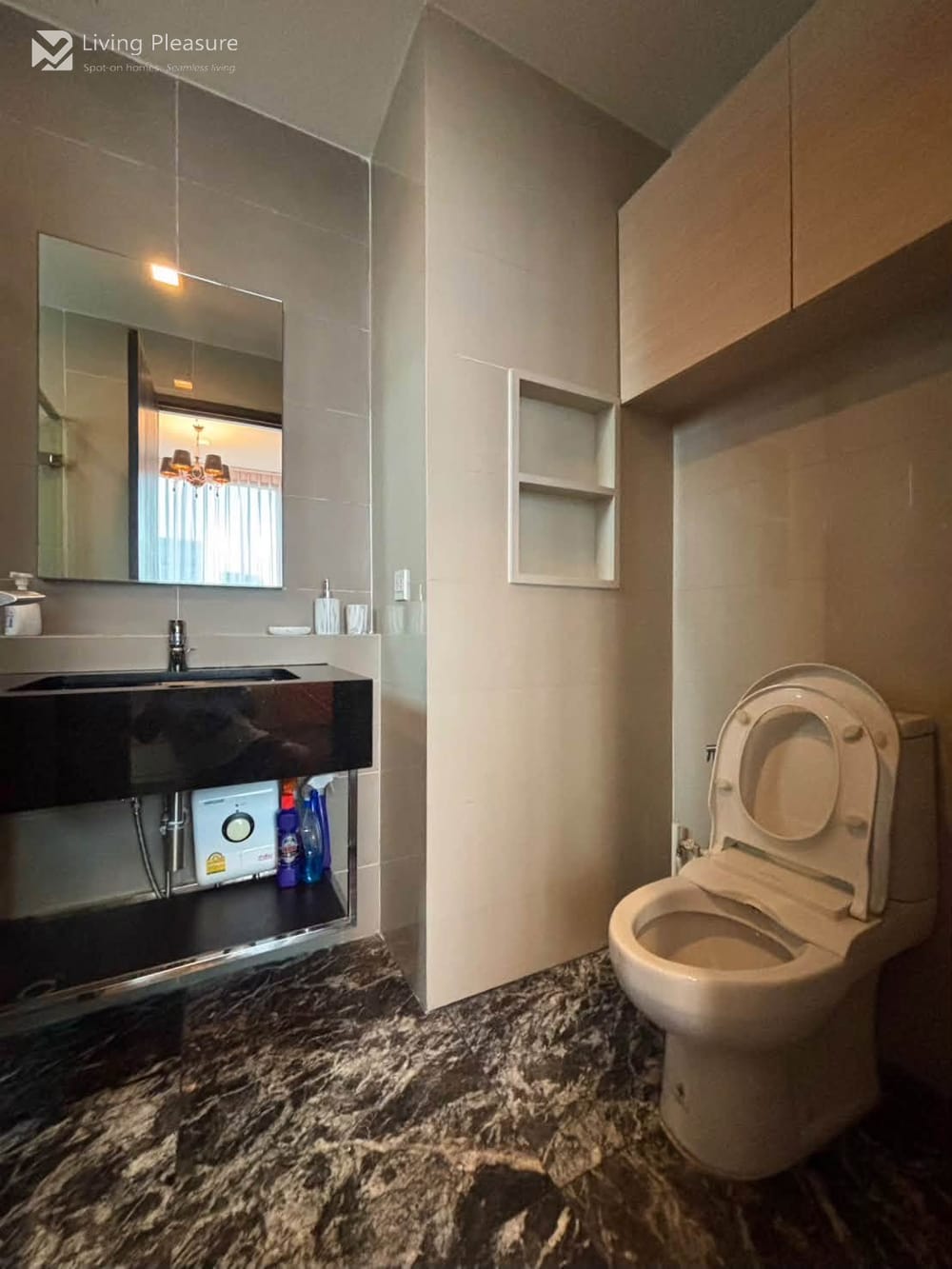 1 Bedroom Condo for Rent at Edge Sukhumvit 23 - City View, Steps from MRT Sukhumvit 22