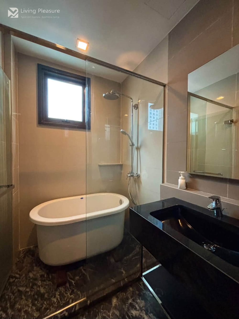 1 Bedroom Condo for Rent at Edge Sukhumvit 23 - City View, Steps from MRT Sukhumvit 25