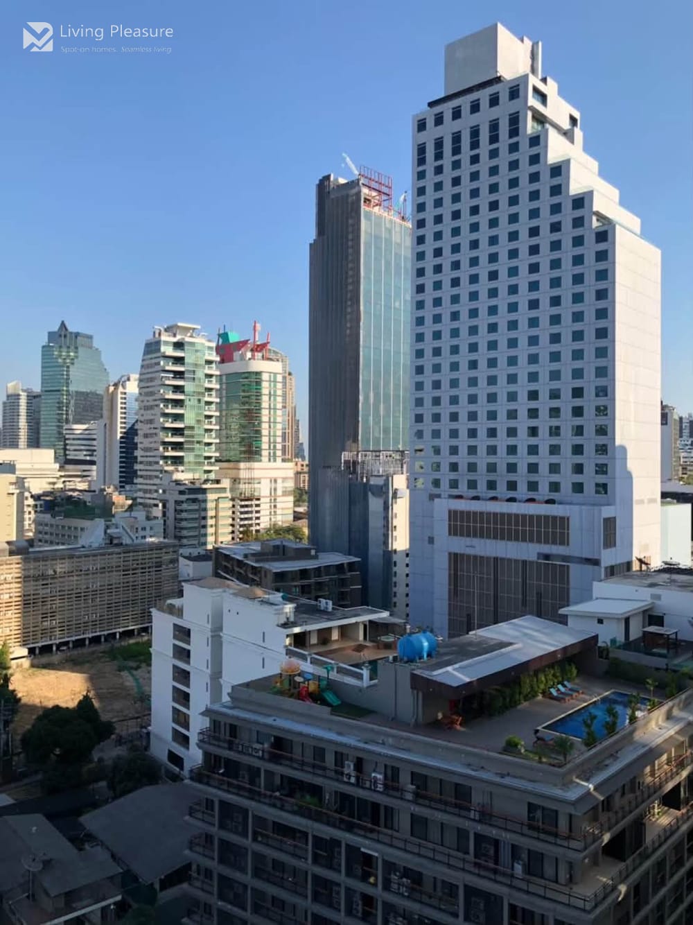 1 Bedroom Condo for Rent at Edge Sukhumvit 23 - City View, Steps from MRT Sukhumvit 27
