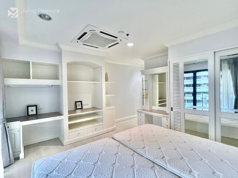 Luxury 3-Bedroom Condo for Rent at G.P. Grande Tower, Upper Sukhumvit - Pet Friendly, Close to MRT Sukhumvit 6