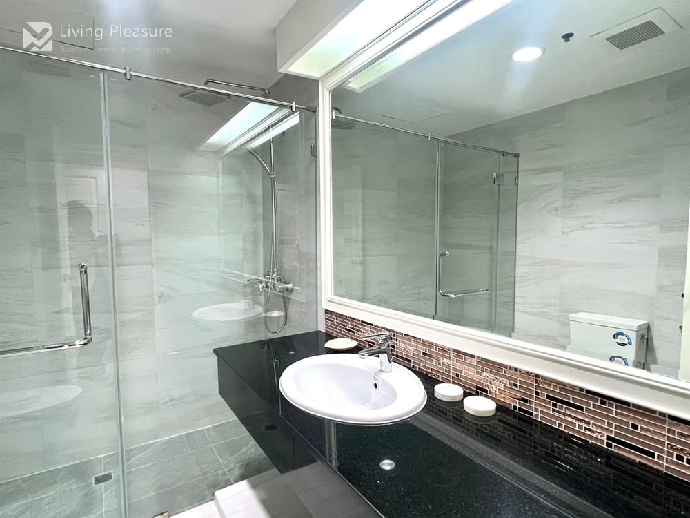 Luxury 3-Bedroom Condo for Rent at G.P. Grande Tower, Upper Sukhumvit - Pet Friendly, Close to MRT Sukhumvit 10