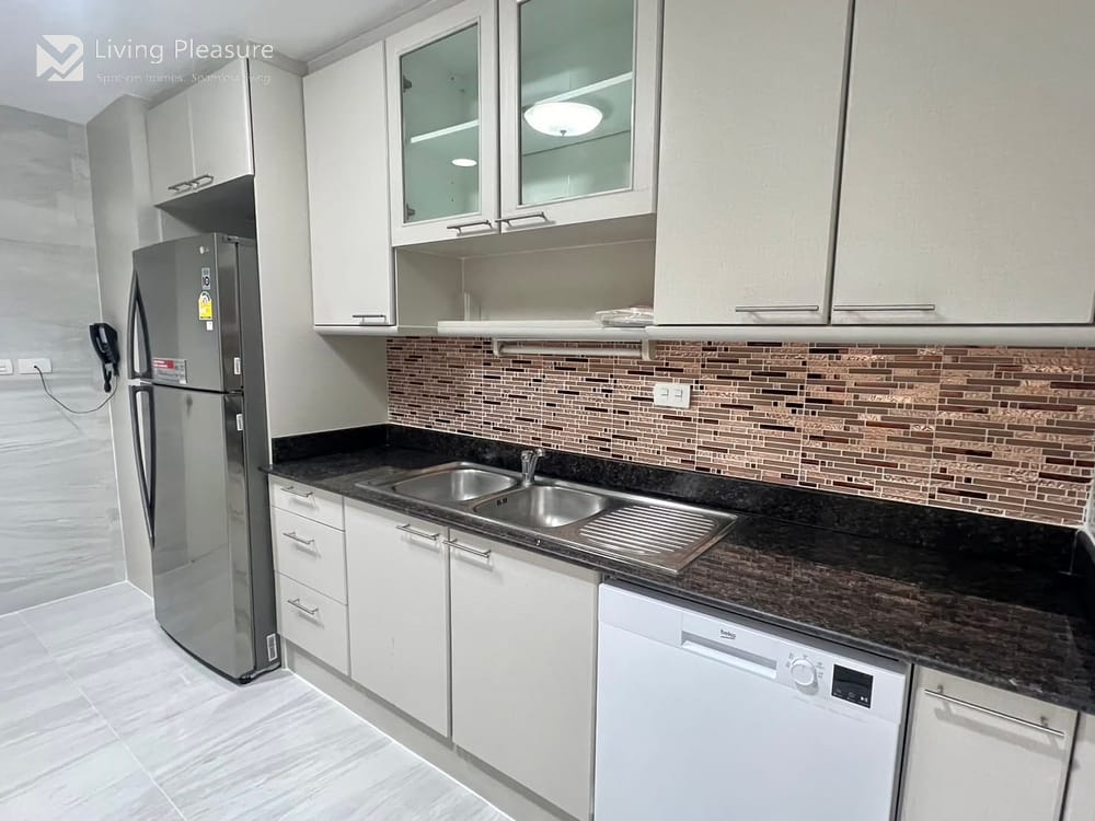 Luxury 3-Bedroom Condo for Rent at G.P. Grande Tower, Upper Sukhumvit - Pet Friendly, Close to MRT Sukhumvit 11