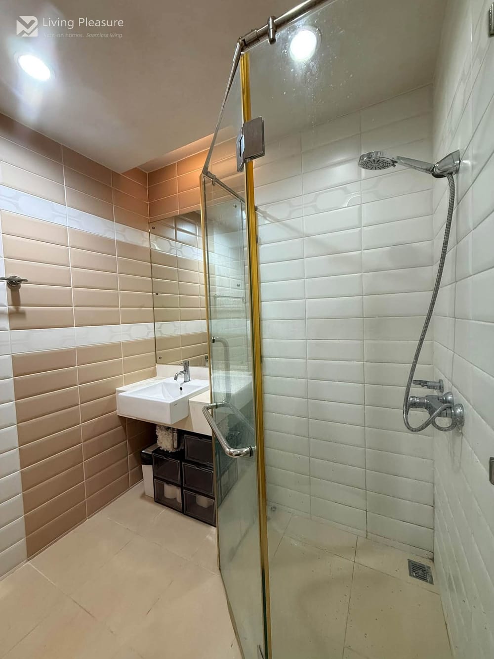 Luxury 2-Bedroom Condo for Rent at Circle Condominium in Huai Khwang, Bangkok - City View, Near MRT Phetchaburi 7
