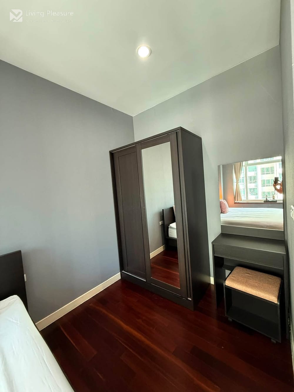 Luxury 2-Bedroom Condo for Rent at Circle Condominium in Huai Khwang, Bangkok - City View, Near MRT Phetchaburi 10