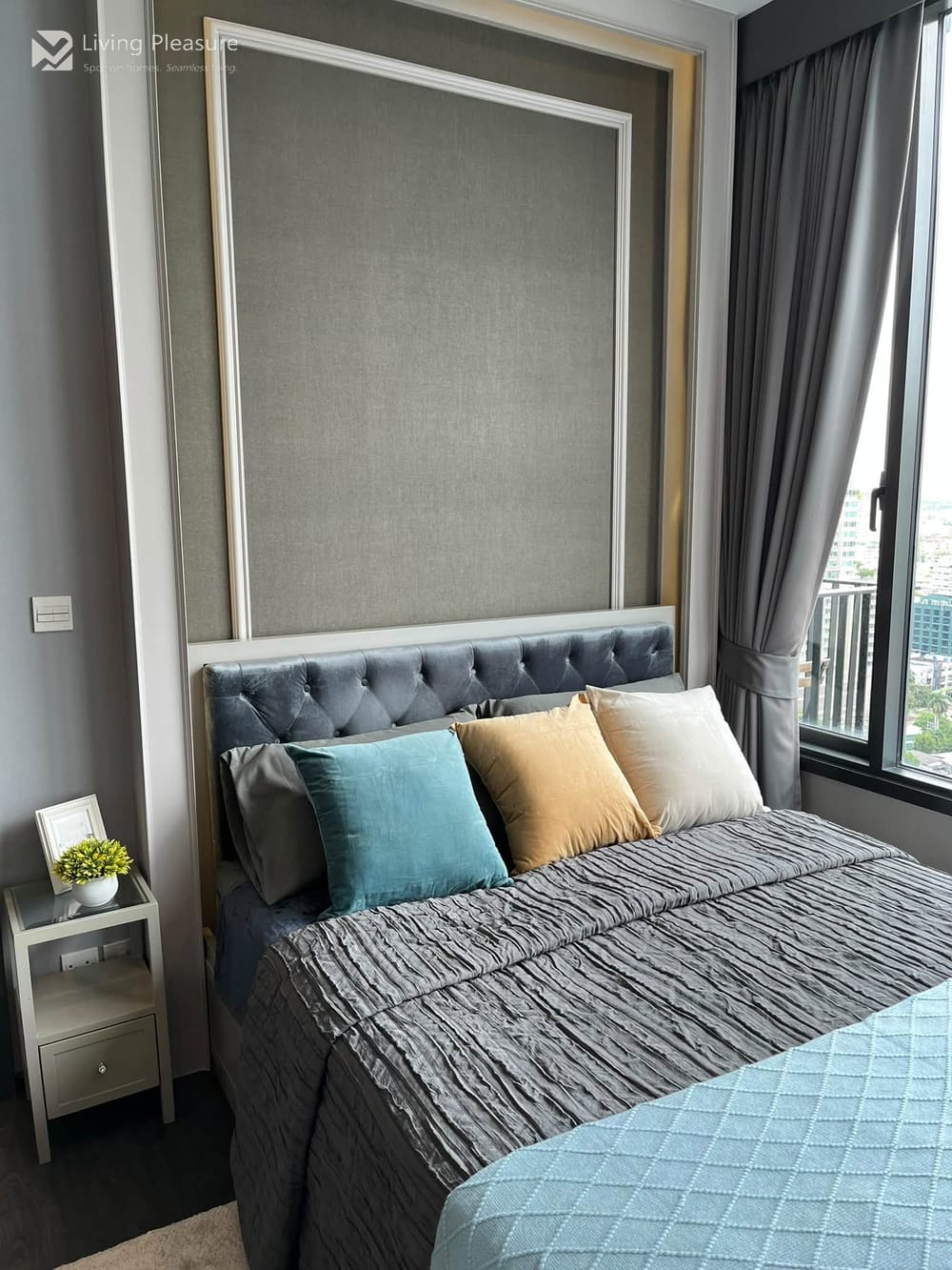 1-Bedroom Condo for Rent at Edge Sukhumvit 23, City View, 0.3 km to MRT Sukhumvit 5
