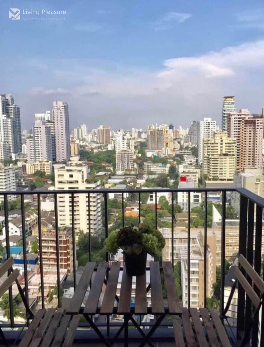 1-Bedroom Condo for Rent at Edge Sukhumvit 23, City View, 0.3 km to MRT Sukhumvit 8